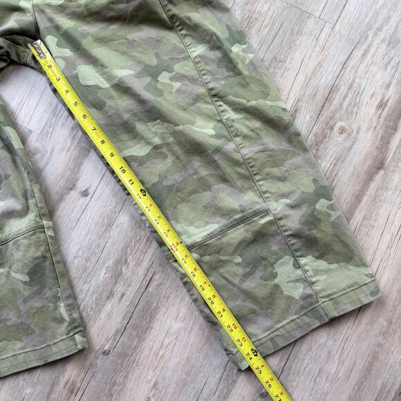 PILCRO  Anthropologie Izzie Relaxed Pull-On Barrel Pants Green Camo Size Medium - Picture 6 of 13